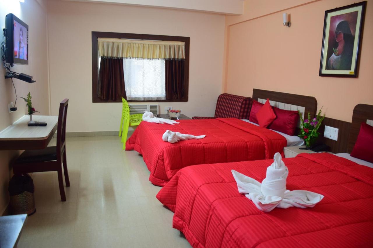 Hotel Landmark Puri Exterior foto